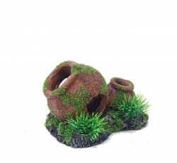 CLAY POT WITH MOSS
